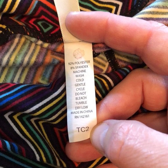 LuLaRoe Tall & Curvy 2 (TC2) Leggings - Picture 5 of 5